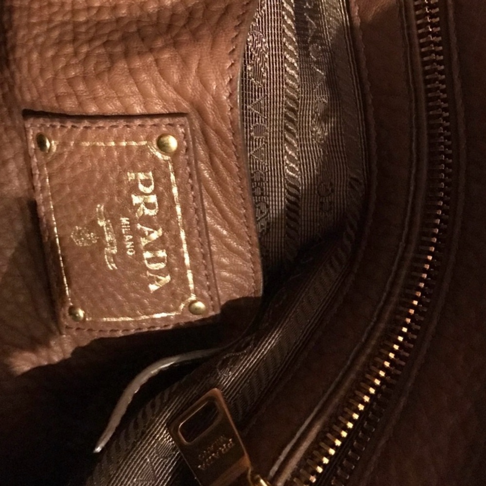 Brown leather 💯 authentic Prada purse - Picture 3 of 11